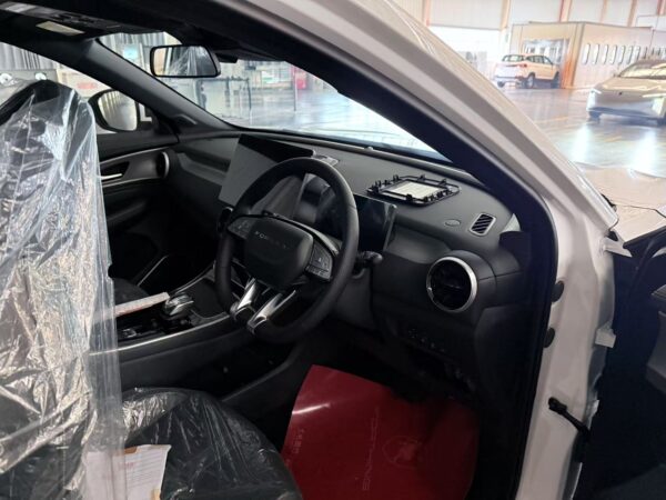 右舵最新外观1 RHD Dongfeng Farthing Friday(EV)