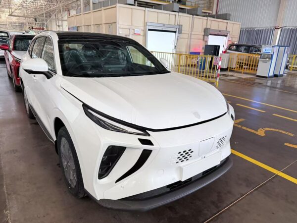 右舵最新外观2 RHD Dongfeng Farthing Friday(EV)