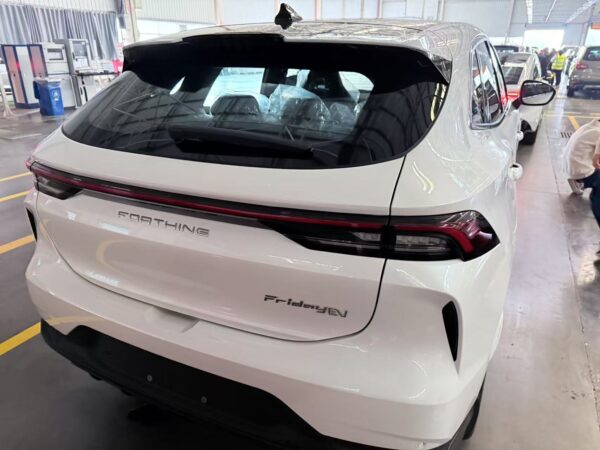 右舵最新外观3 RHD Dongfeng Farthing Friday(EV)