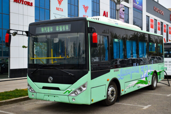 LHD Dongfeng EQ6810CTBEV4 (EV)