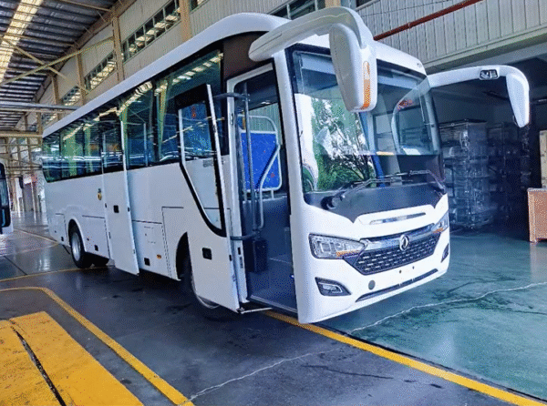 LHD Dongfeng EQ6958LT （Diesel)