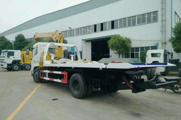 LHD CLW Wrecker Truck with Crane