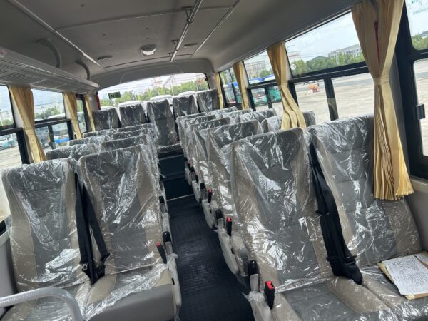 LHD Dongfeng EQ6668LT6D (Diesel)