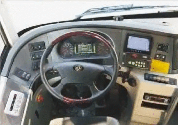 LHD Dongfeng EQ6105CTBEV9 (EV)