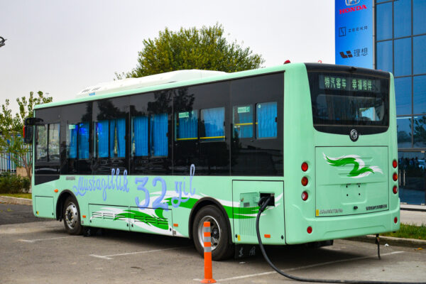 LHD Dongfeng EQ6810CTBEV4 (EV)