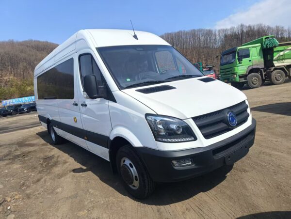 LHD Sunlong SLK6757 (Diesel)