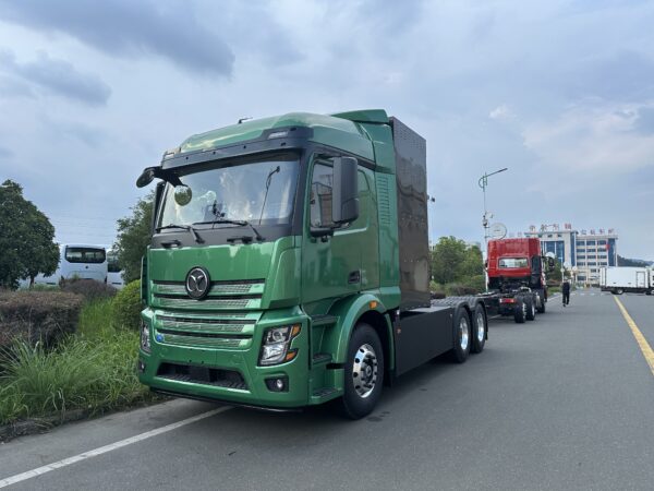 LHD Dongfeng 6x4 EV Tractor (EV)