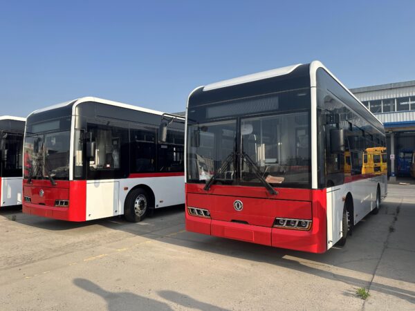 28 LHD Dongfeng EQ6930 (Diesel)