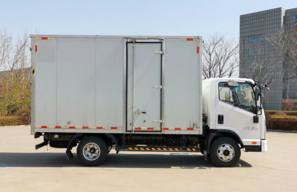 LHD/RHD Kama EM31 (EV)