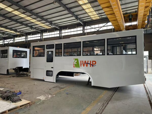 3 LHD/RHD EQ6100LT (Diesel)