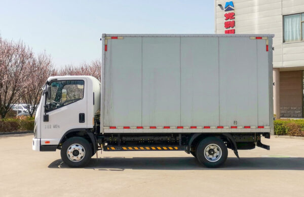 LHD/RHD Kama EM31 (EV)