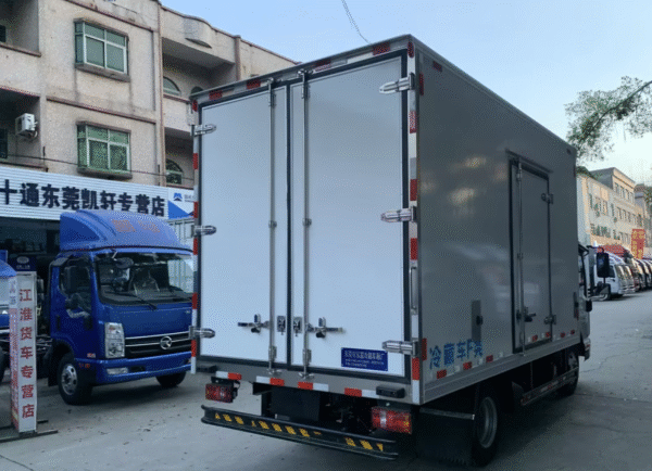 LHD KAMA Kaijie EM3 (EV)