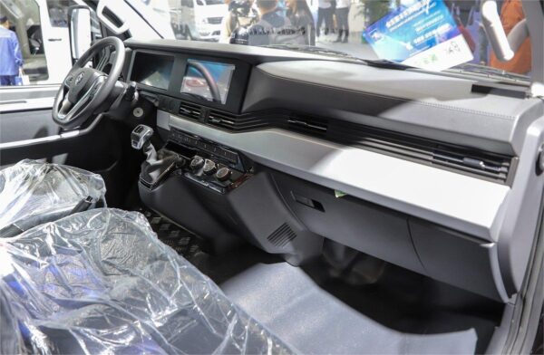 LHD Dongfeng Yufeng V9E (EV)