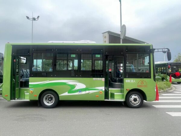 LHD Dongfeng EQ6670CT6D (Diesel)