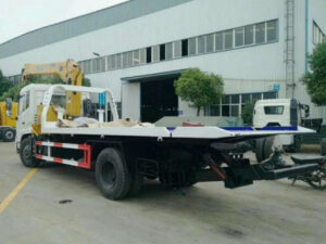 LHD CLW Wrecker Truck with Crane
