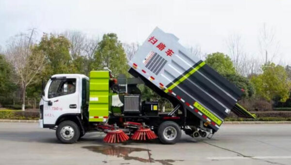 LHD CLW Road Sweeping Sanitation Vehicle (Diesel)
