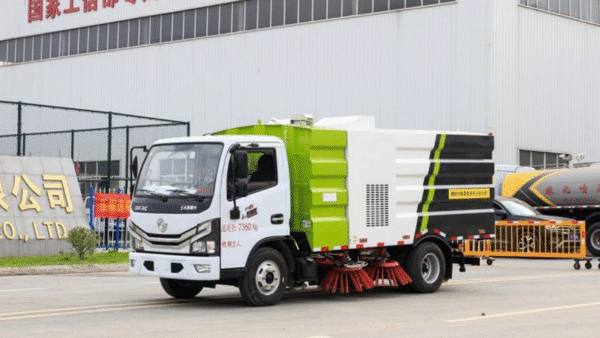 LHD CLW Road Sweeping Sanitation Vehicle (Diesel)