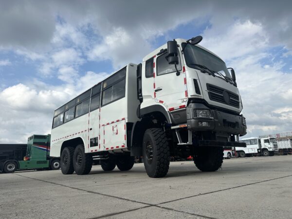 LHD/RHD Dongfeng 6x4 6x6 Passenger Truck (Diesel/CNG/LNG/EV)