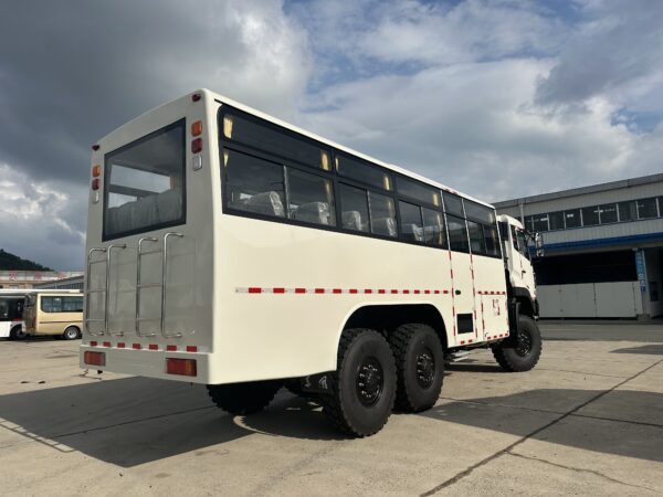 LHD/RHD Dongfeng 6x4 6x6 Passenger Truck (Diesel/CNG/LNG/EV)