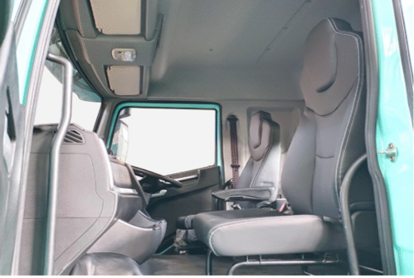 图片4 LHD/RHD Dongfeng Zhizi 6X4 Tractor Head (EV)